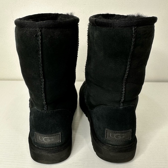UGG Women’s Classic Short II Size 8 - Picture 5 of 12